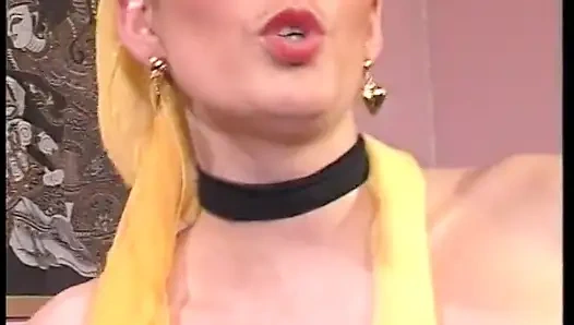 Pelacur dientot memeknya yang berbulu