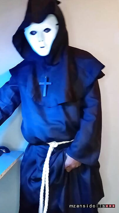 Zvrácený kněz má orgasmus po kostelní službě