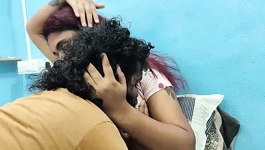 Tekan payudara dengan romansa jilat memek di rok