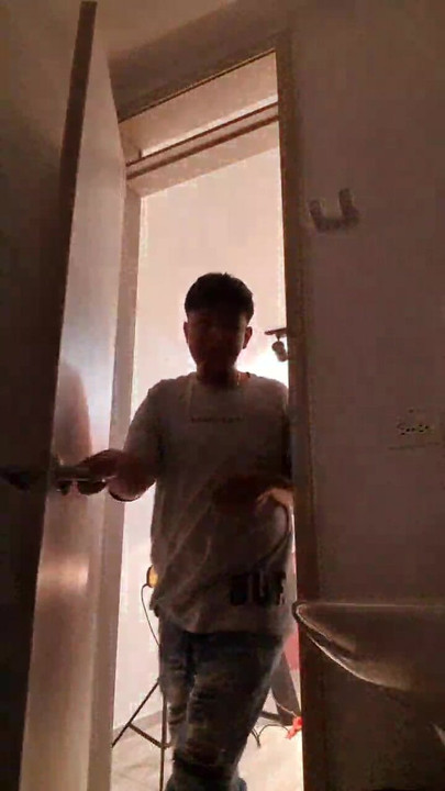 明日、ハッピーナイト、ライブで会おう。私たちはあなたを待っている。