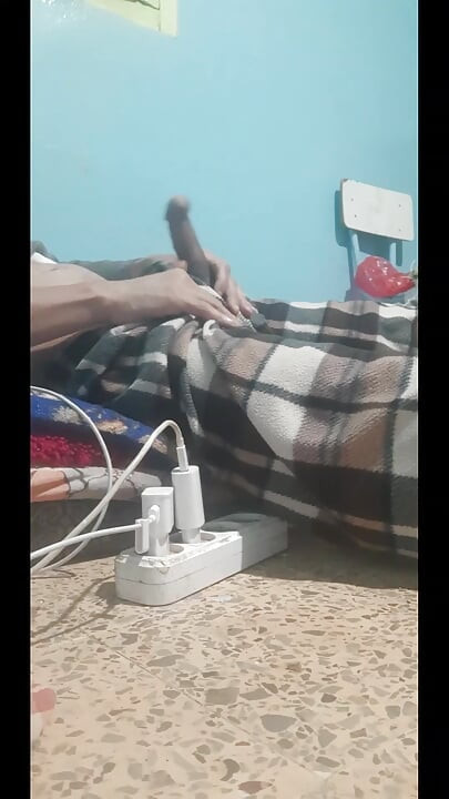 سحب القضيب من فتحة في البنطال