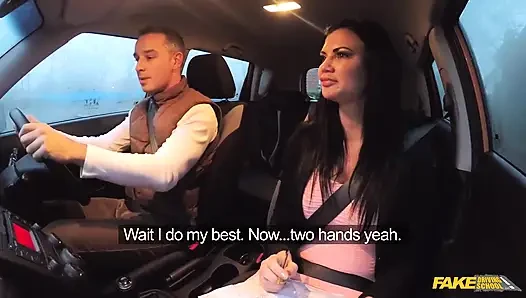 Fake driving school - fahrprüfung wird wild: doppelter creampie im auto