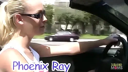 Девушке с волосами-блондинками лижут киску и пробурили на диване