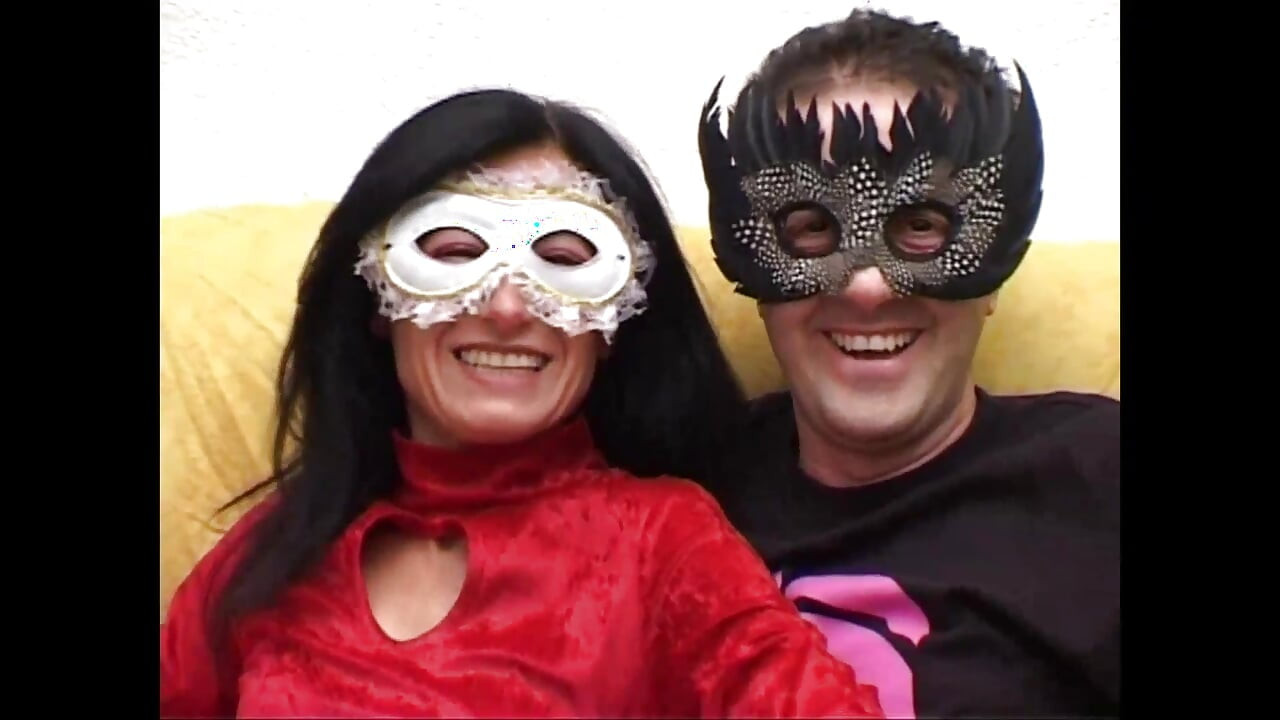 Bini bertatah kurus panas dengan puting besar dikongkek dan pancutan mani pada pepek berbulu oleh zakar amatur besar