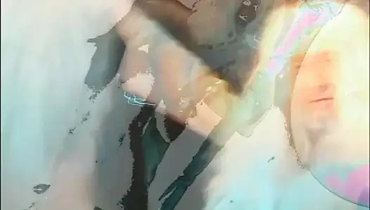 Cewek cantik ini lagi asik orgasme pakai timun sampai orgasme