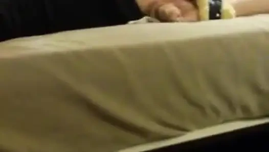 Neue domme schlägt schweren unhöflichen schlampenarsch bis sein rot