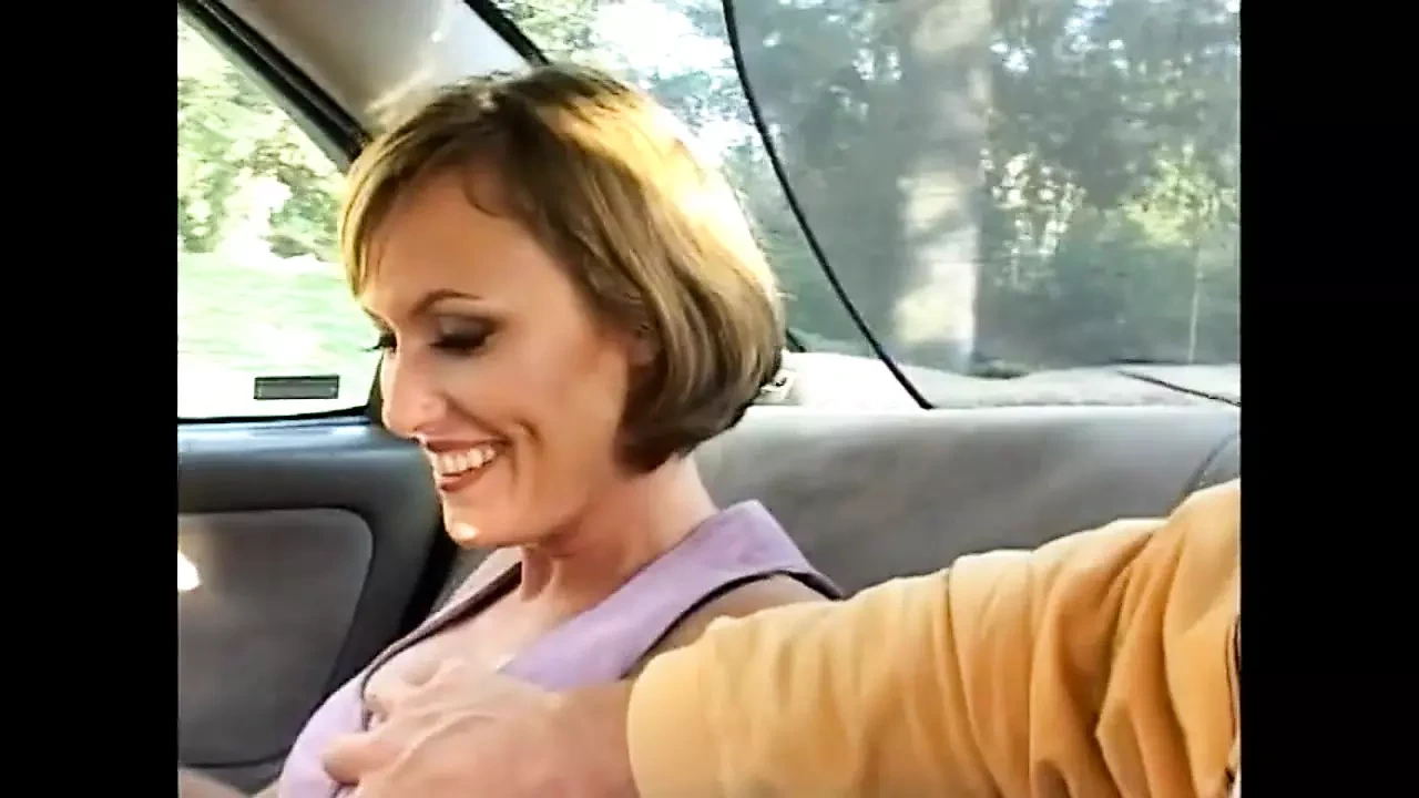 Một máy bay bà già nóng bỏng yêu một con cu cương cứng tốt