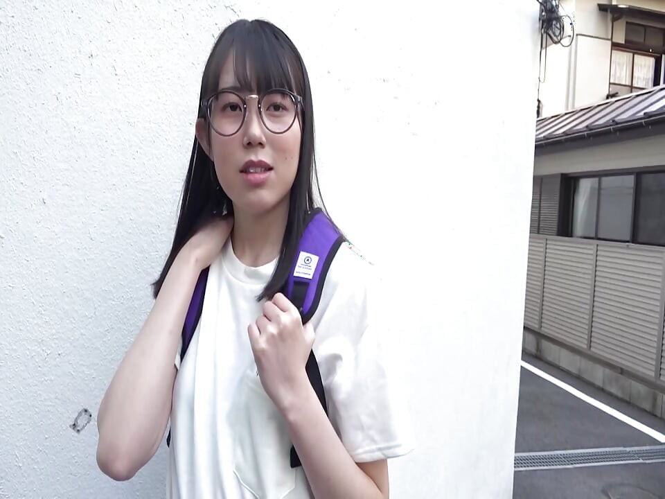 A161G08 Would you like to pick up a plain, introverted glasses-wearing girl and film her with an AV actor? Even the quiet maiden is passionate about sex, and she has insatiable sex!
