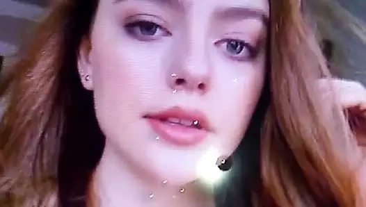 Danielle Rose Russell'a boşalıyor