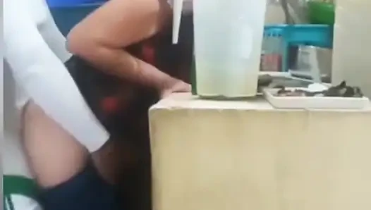 Hizmetçi patronu tarafından sikiliyor, karım neredeyse bizi yakalıyor