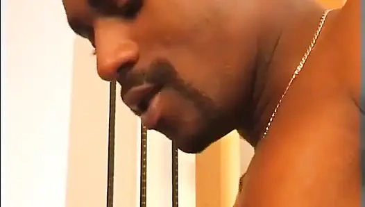 Kuyruğuna aç bir esmer için orgazm sporu seansı!