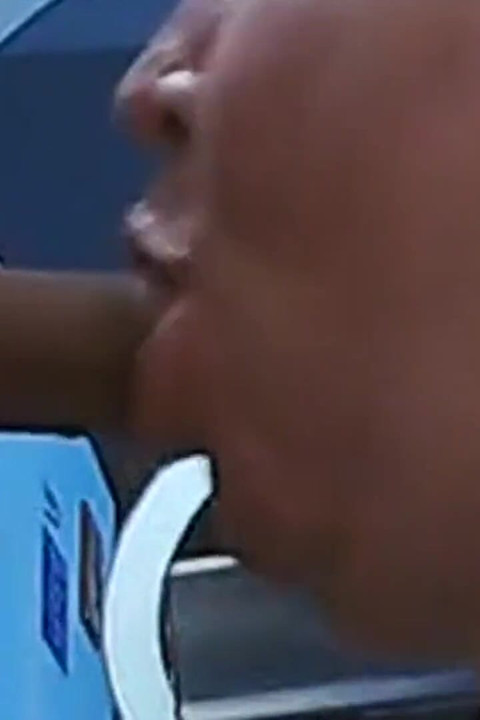 Ejaculação bem na boca depois de um boquete
