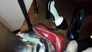 Sekretna sperma na butach mojej przyjaciółki w jej domu