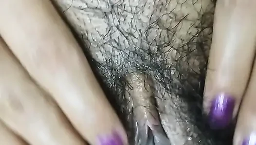 Sexy indian hot lady chut may ungli dal kar chut ka pani nikala