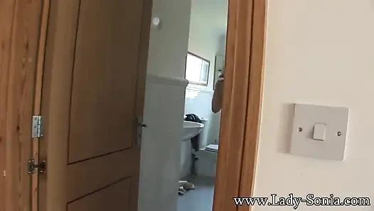 Lady Sonia раздевается в спортзале