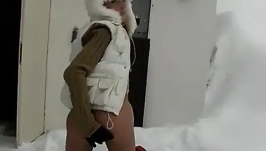Lesley masturbiert im freien