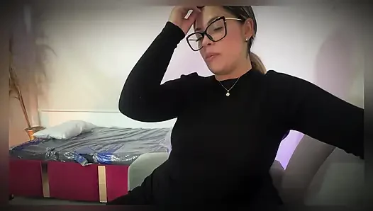 I fuck sexy and prudish psychologist in her office in the middle of a session