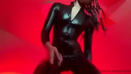 Бить свои яйца и ешь это - чернокожая богиня женского доминирования Rosie Reed, яиц и яиц и инструкция по поеданию спермы, доминирование в видео от первого лица - Стандартное определение