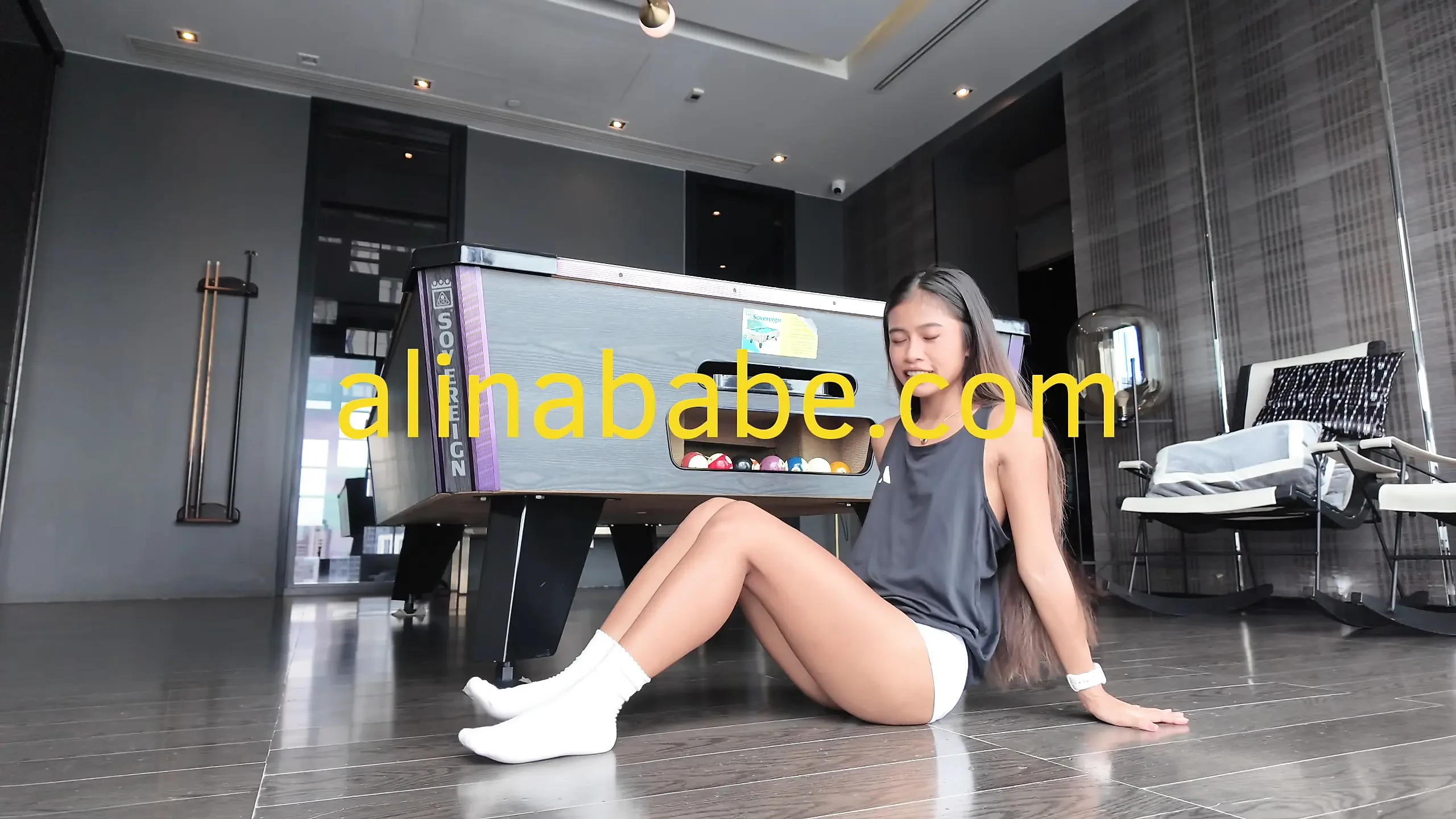 Amateur Naughty Babe Arcade Twerking In Cute Shorts