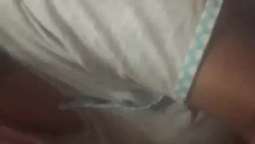 Pembantu Indonesia kacau di wajah mendapat cumshot di mulutnya