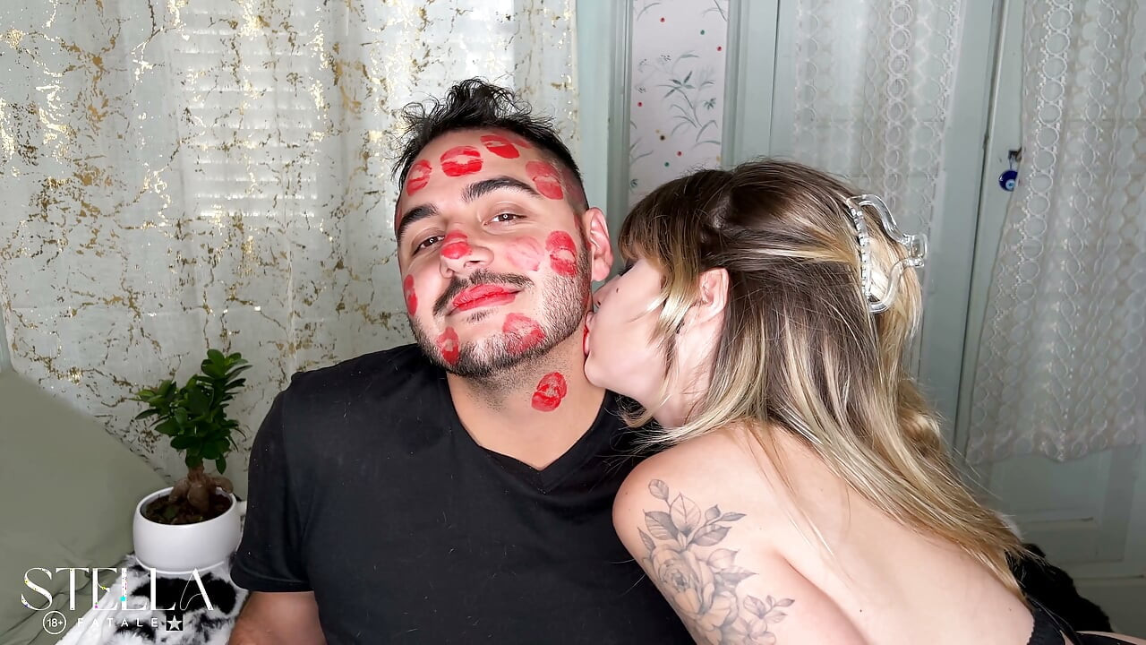 Marcando cara con lápiz labial rojo 2 videos de descubrimiento