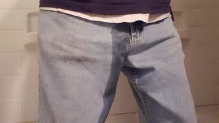 Fazendo xixi no meu jeans
