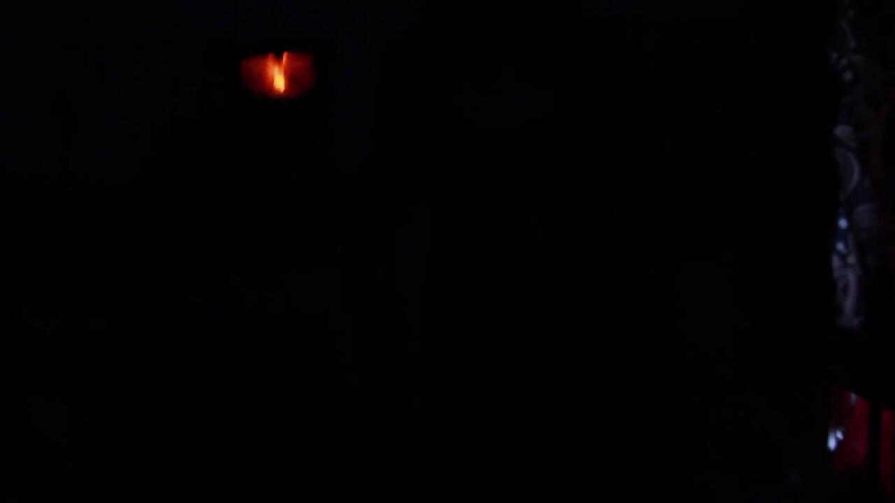 Принцесса-эльф подбирается к человеческим камерам