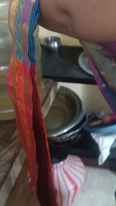 Pattu sari ile ev hanımı romantizmi | Klip 1