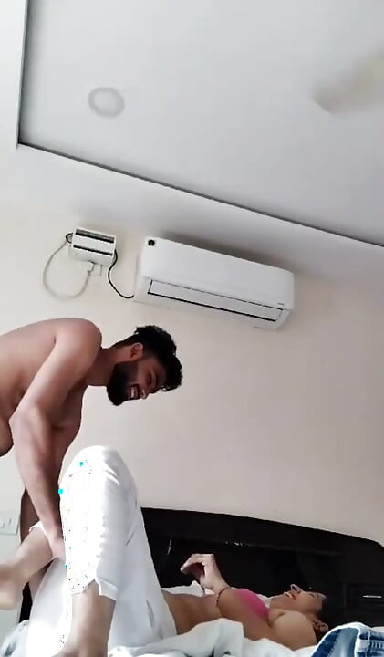 인도 섹시하고 섹시하고 아름다운 엉덩이 큰 엉덩이