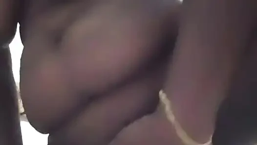Karım büyük göğüsler ve fingring