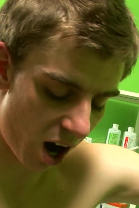 Two gays fuck in the medical room