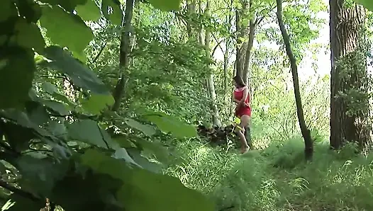 Очень грубый трах в задницу на улице для французской возбужденной шлюшки