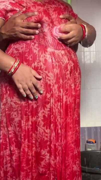 “性感阿姨和她的女婊在分娩室的浪漫”的难忘时刻
