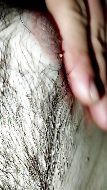 Young Gay needs someone to shower with