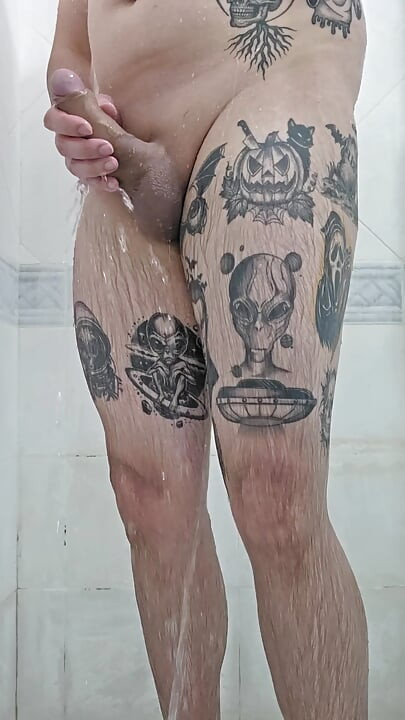 Pulchna została przyłapana na szarpaniu się pod prysznicem