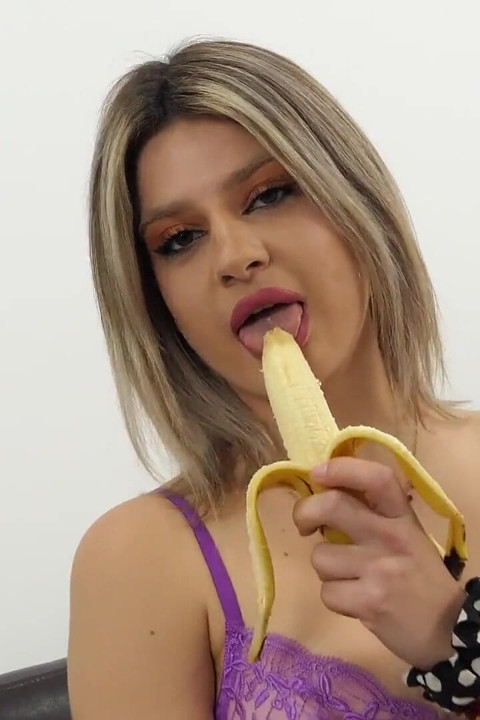 Ejaculare feminină și pizdă cu mâncare fetiș, sexy!!