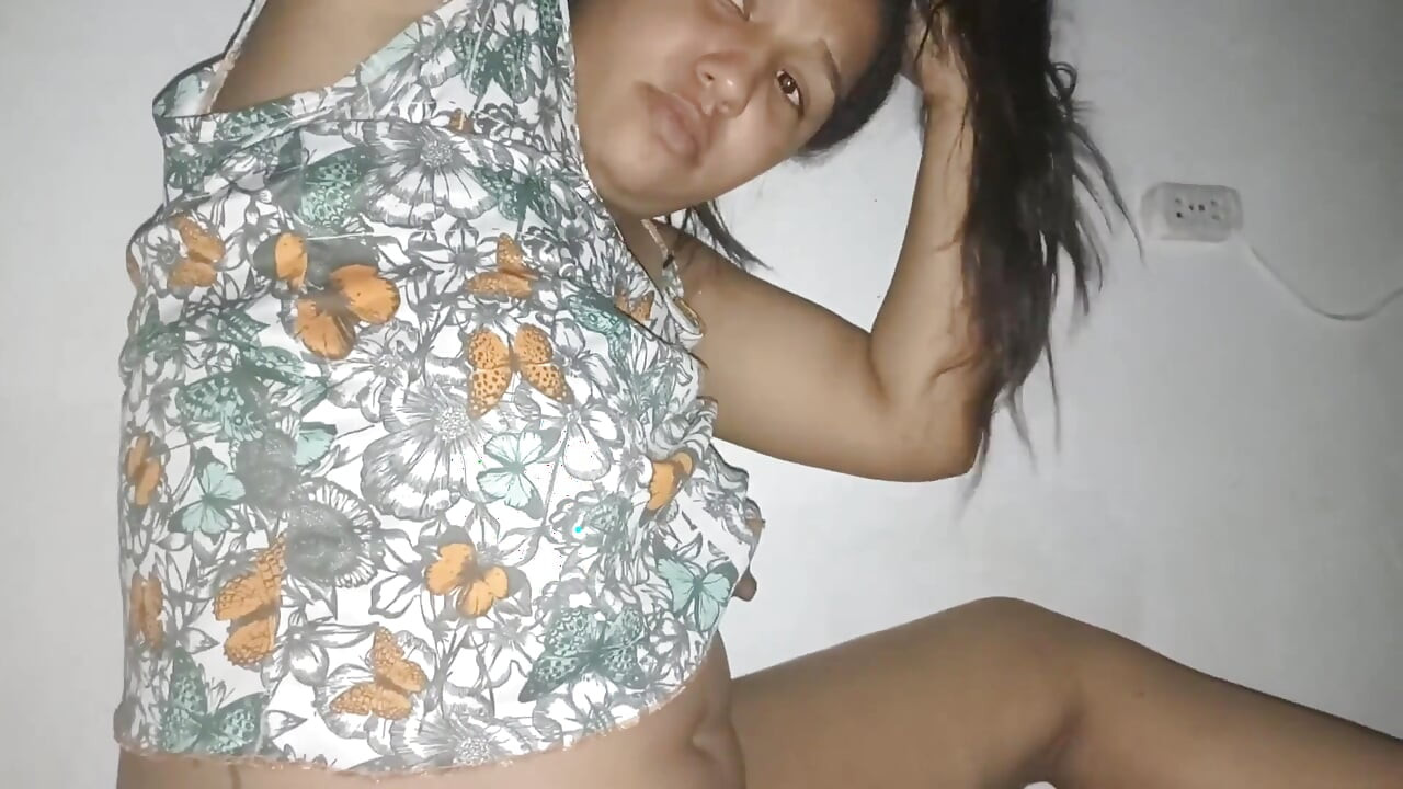 18 year old brunette big saggy tits from New York United States fucking her stepbrother's big dick laboratory