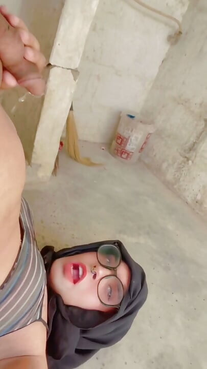 Nečekaný výstřik, zatímco jsem se snažil čůrat Jasiya