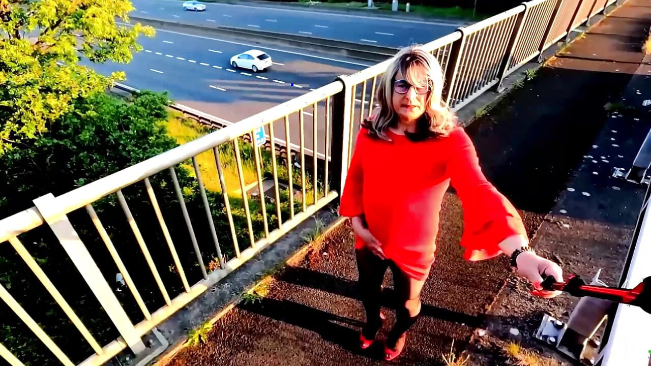 Nghiệp dư crossdresser kellycd2022 thủ dâm trong ánh mặt trời