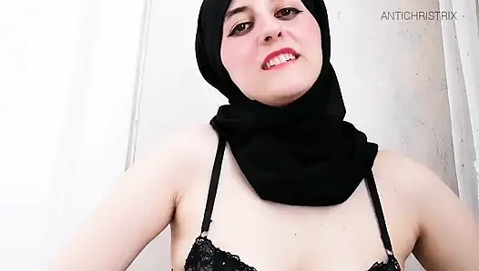 Cewek dominan berhijab menggodamu