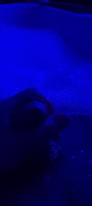 Mastobating the bathtub