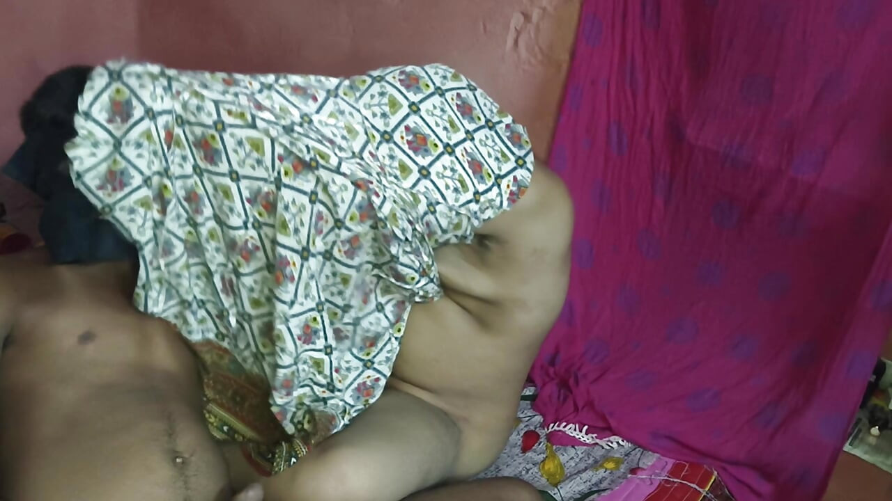 Indian homemade aunty fucking step mood me hasband ne aunty ki gand mari Indian style me