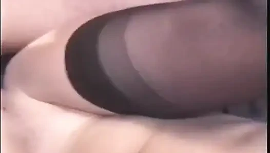 Blonde MILF nimmt zwei schwänze in tropfenden creampie-dreier