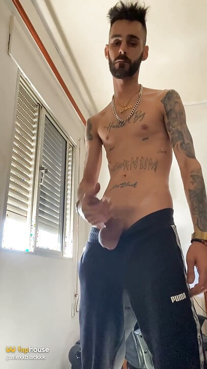 Penis Besar Masturbasi dan Cum Dengan Boxer