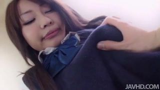 A fofa Sakura Anna em um uniforme de colegial é preenchida com um