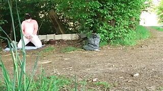 Gordita femboy se masturba en público en lindo leotardo