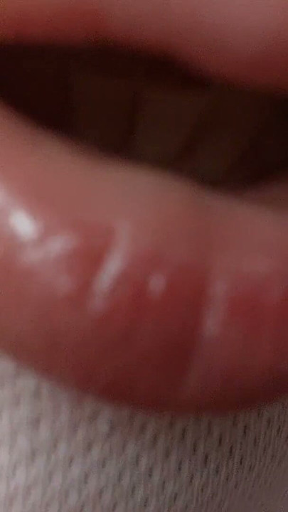 Hete latina met grote kont, harig poesje, grote tieten, grote kont. Geile moeder kleedt zich uit en masturbeert met gekreun. Stoute sexy milf | Clip 2