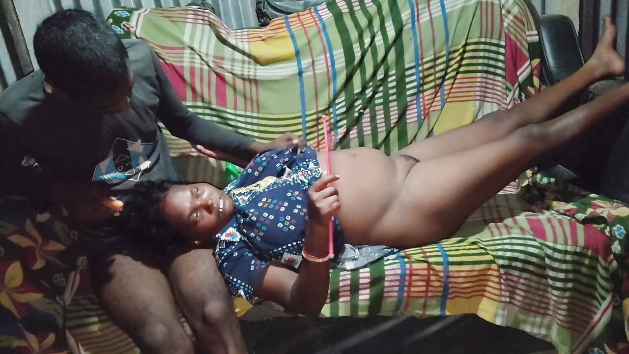 Housewife ko Gand mein gajar Dala