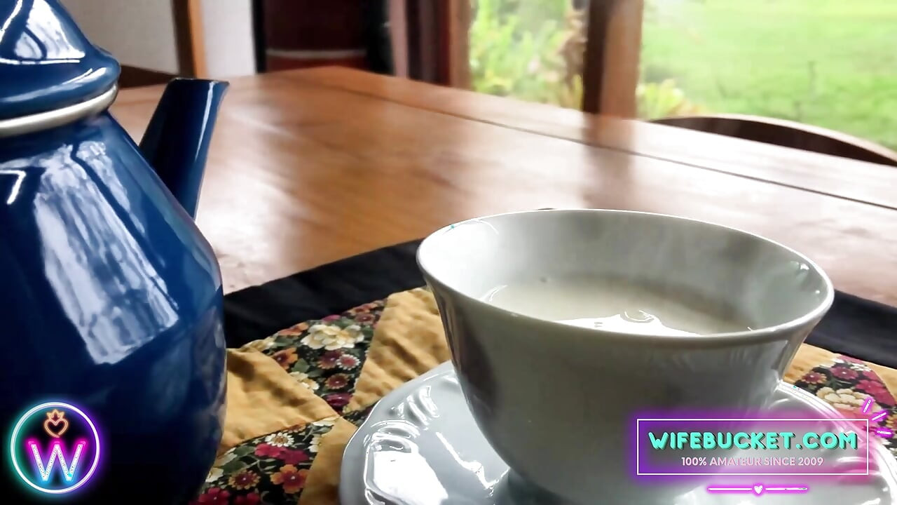 Wifebucket Amateurs - nyepong kontol pagi-pagi, awalnya enak banget hari ini!