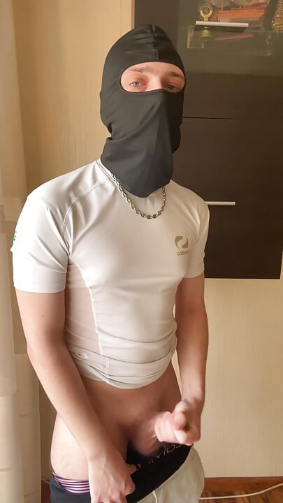 Horny masked stud in wanks his dick after gym he is so horny that ge is shaking
